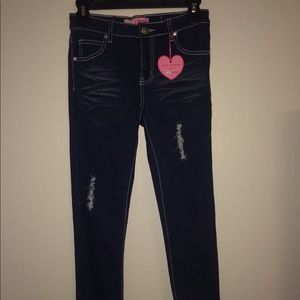 BRAND NEW!! Ripped skinny jeans!